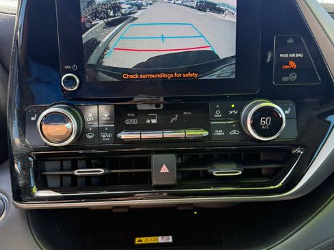 Used 2023 Toyota Highlander XLE FWD image 8