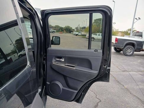 Used 2011 Jeep Liberty Renegade AWD/4WD image 16