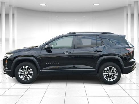 Used 2025 Chevrolet Equinox LT w/ Convenience Package II FWD image 2