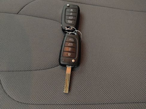 Used 2025 Hyundai Elantra SE FWD image 32