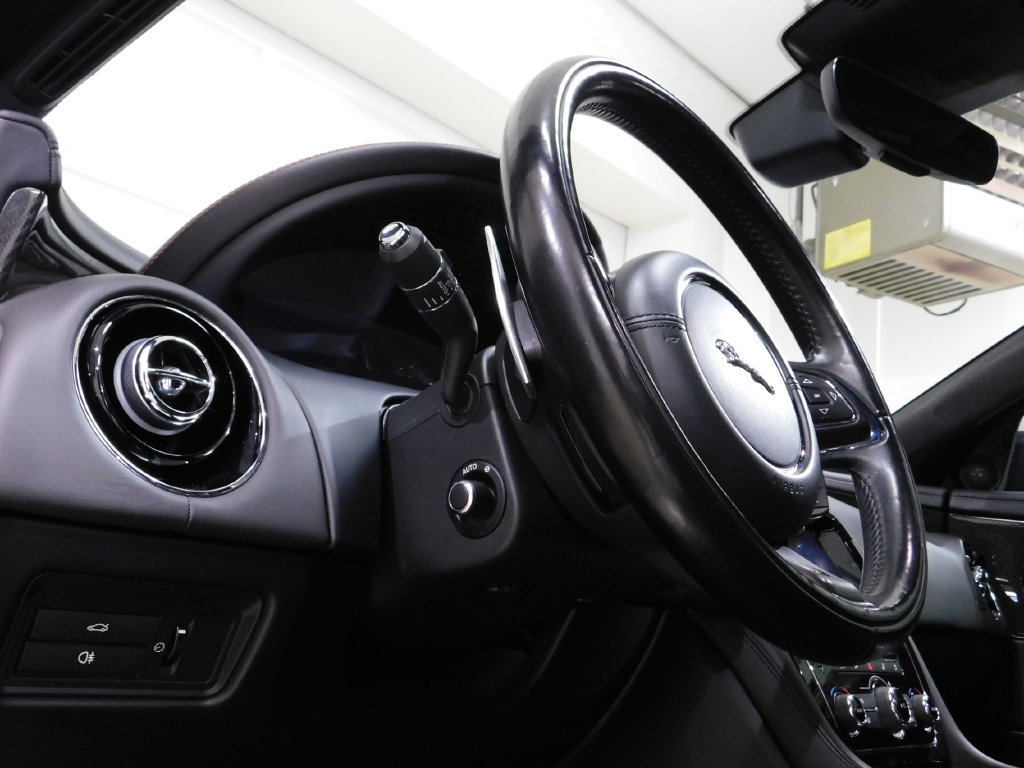 Used 2018 Jaguar XJ RWD image 32
