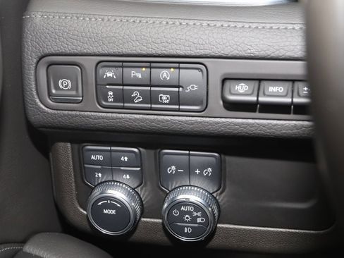 Used 2022 GMC Yukon Denali image 28