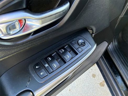 Used 2019 Jeep Cherokee Latitude w/ Popular Appearance Group image 19