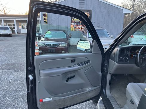 Used 2005 Chevrolet Tahoe LS image 14