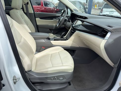 Used 2023 Cadillac XT6 Premium Luxury image 14
