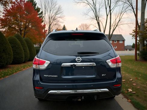 Used 2015 Nissan Pathfinder SV w/ Trailer Tow Package image 3