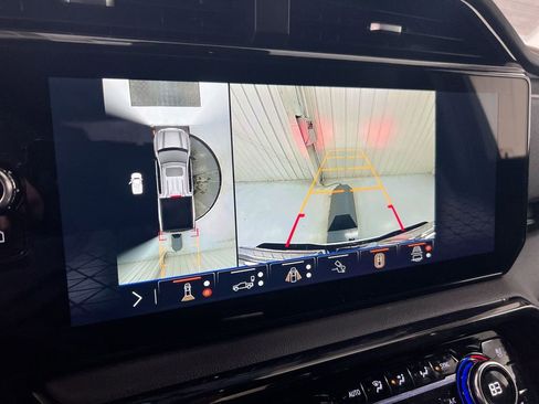 Used 2025 GMC Sierra 1500 AT4 image 16