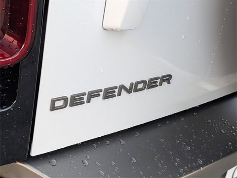Used 2024 Land Rover Defender 110 X-Dynamic SE image 15