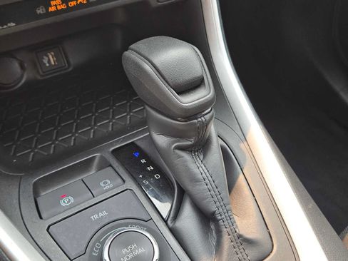 Certified 2025 Toyota RAV4 LE AWD/4WD image 34