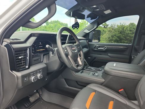 Certified 2026 GMC Sierra 2500 AT4 w/ AT4 Preferred Package AWD/4WD image 18