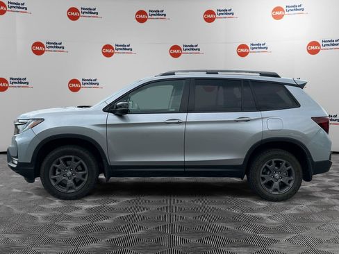 Used 2024 Honda Passport TrailSport image 2