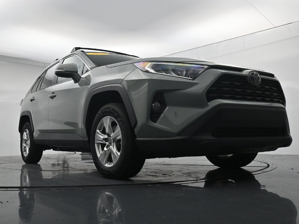 Used 2021 Toyota RAV4 XLE w/ Convenience Package AWD/4WD image 32