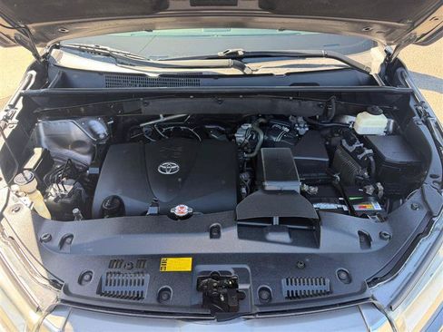 Used 2018 Toyota Highlander Limited Platinum FWD image 29