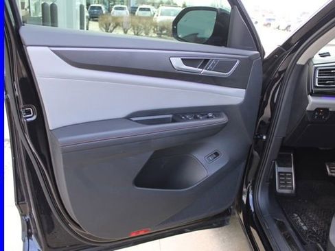 Used 2025 Volkswagen Atlas Peak Edition SE AWD/4WD image 20