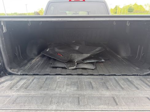 Used 2017 GMC Sierra 1500 SLE w/ Suspension Package, Off-Road AWD/4WD image 8