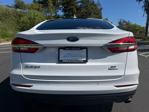 Used 2019 Ford Fusion SE image 4