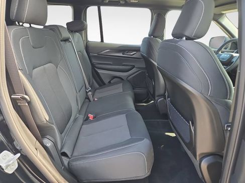 Used 2025 Jeep Grand Cherokee Laredo w/ Luxury Tech Group I AWD/4WD image 34