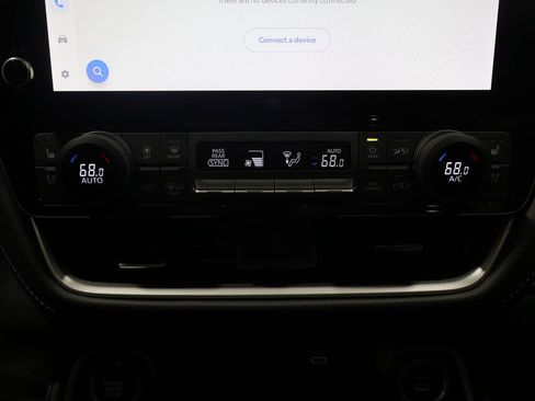 Certified 2024 Toyota Grand Highlander AWD image 33