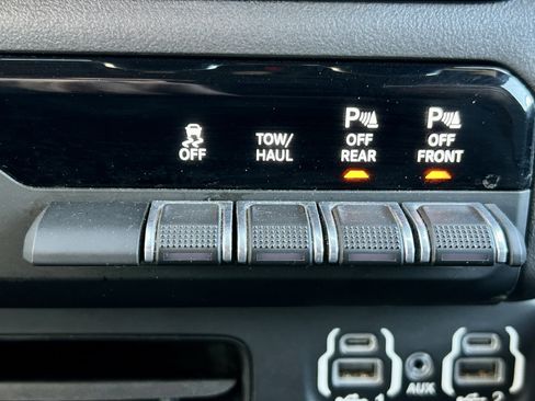 Used 2022 RAM 1500 Big Horn AWD/4WD image 35