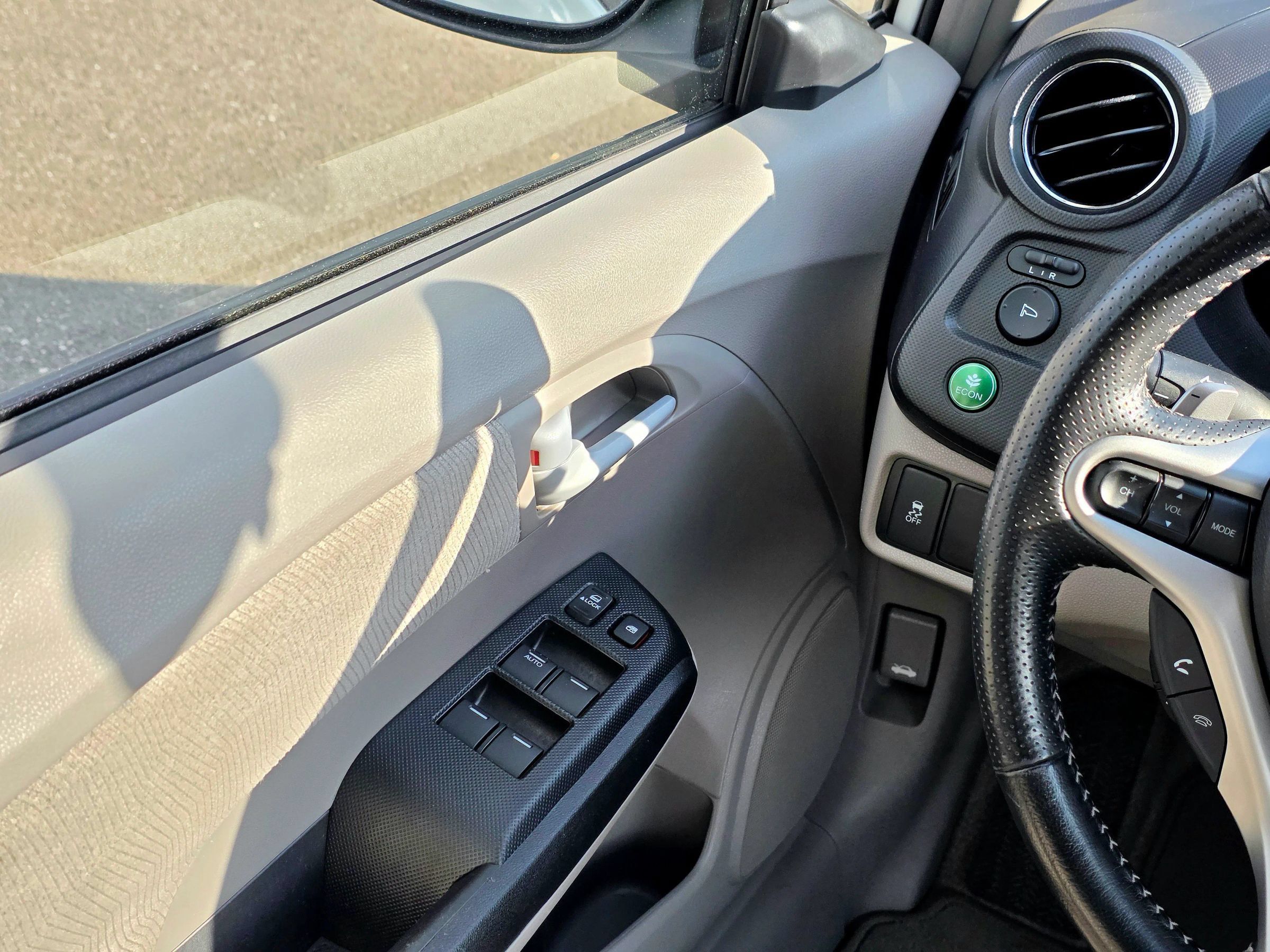 Used 2014 Honda Insight EX image 24