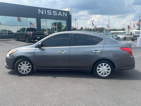Used 2016 Nissan Versa FWD image 3