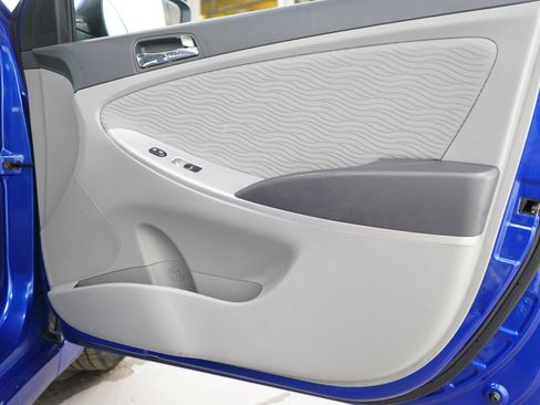 Used 2013 Hyundai Accent GLS w/ Premium Pkg image 9