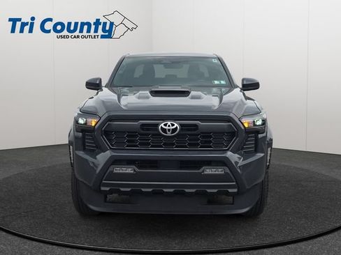 Certified 2025 Toyota Tacoma TRD Sport AWD/4WD image 2