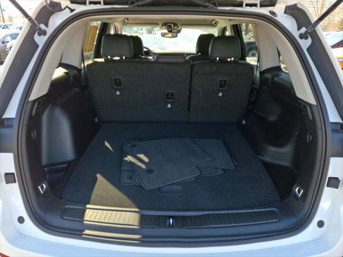 Certified 2023 Jeep Grand Cherokee Laredo image 18