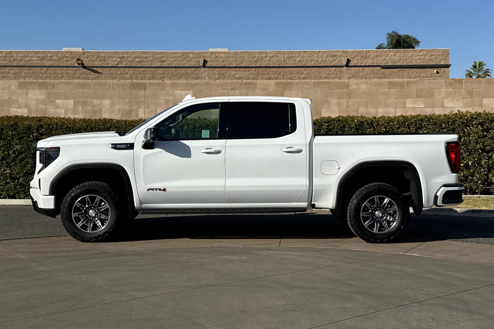 Certified 2024 GMC Sierra 1500 AT4 w/ Technology Package AWD/4WD image 7