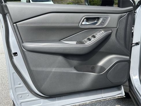 New 2025 Nissan Rogue Platinum w/ Platinum Premium Package image 11