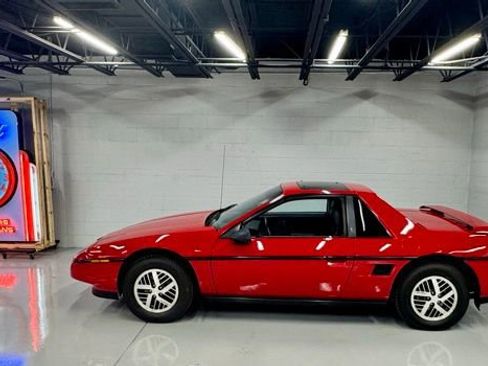 Used 1988 Pontiac Fiero image 2
