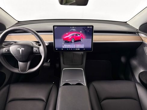 Used 2025 Tesla Model Y Long Range image 25