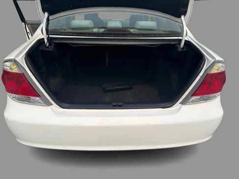 Used 2005 Toyota Camry LE FWD image 15