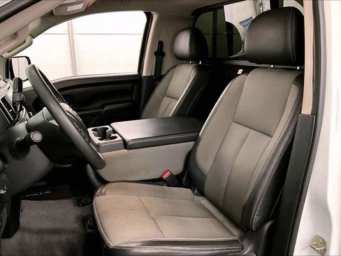 Used 2017 Nissan Titan S image 24