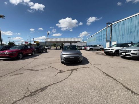 Used 2025 Kia Soul LX w/ LX Technology Package FWD image 15