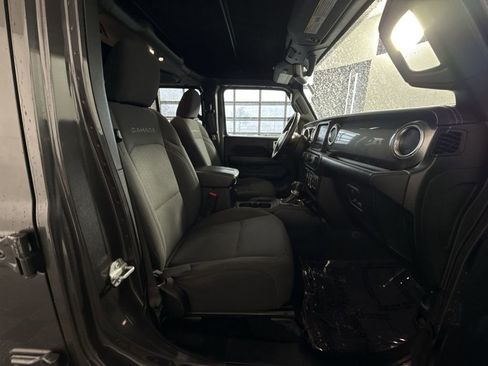 Used 2020 Jeep Wrangler Unlimited Sahara image 25