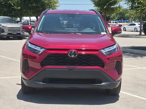 Used 2025 Toyota RAV4 XLE FWD image 8