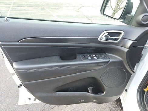 Used 2018 Jeep Grand Cherokee Altitude image 20