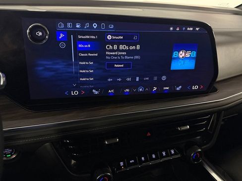 Used 2025 Chevrolet Suburban Z71 AWD/4WD image 18