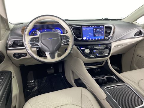 Used 2021 Chrysler Pacifica Limited w/ Uconnect Theater Family Group AWD/4WD image 19