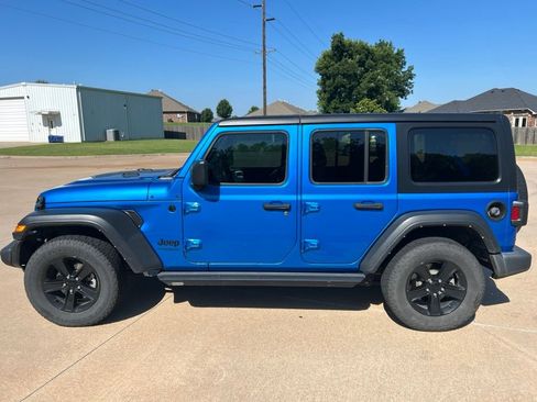 Used 2022 Jeep Wrangler Unlimited Sport AWD/4WD image 2