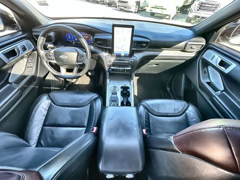 Used 2020 Ford Explorer Platinum w/ Premium Technology Package image 21