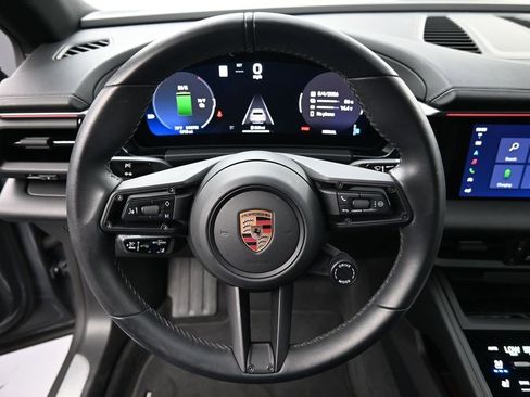 Certified 2025 Porsche Macan 4S Electric AWD/4WD image 12