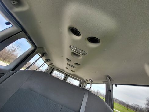 Used 2014 Ford E-350 and Econoline 350 XLT image 26