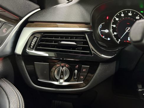Used 2019 BMW 530i w/ Convenience Package RWD image 17