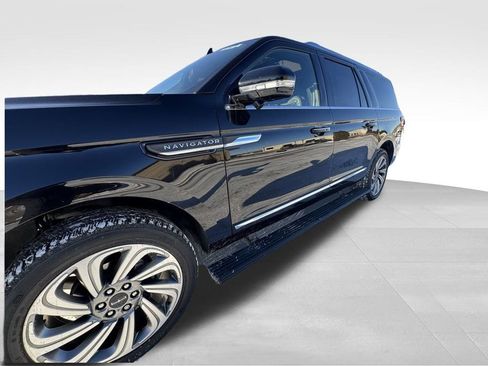Used 2024 Lincoln Navigator L Reserve w/ Equipment Group 201A image 9