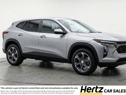 Used 2025 Chevrolet Blazer LT image 1