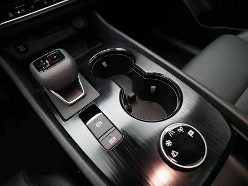 Used 2025 Nissan Rogue SV w/ SV Premium Package image 17