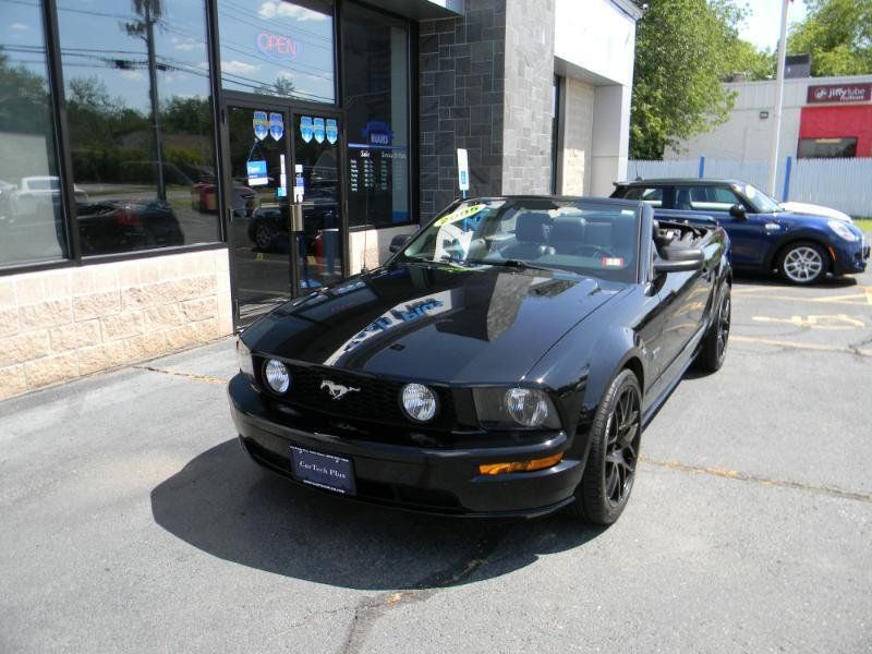 Used 2005 Ford Mustang GT RWD image 2