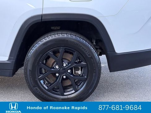 Used 2024 Jeep Grand Cherokee L Laredo image 38